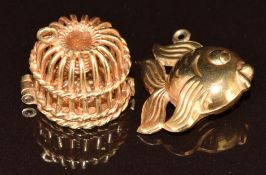 A 9ct gold charm in the form of a crab / lobster pot opening to reveal a lobster and a 9ct gold