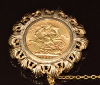 A 9ct gold brooch set with a 1895 sovereign, 15.2g, 3.5cm
