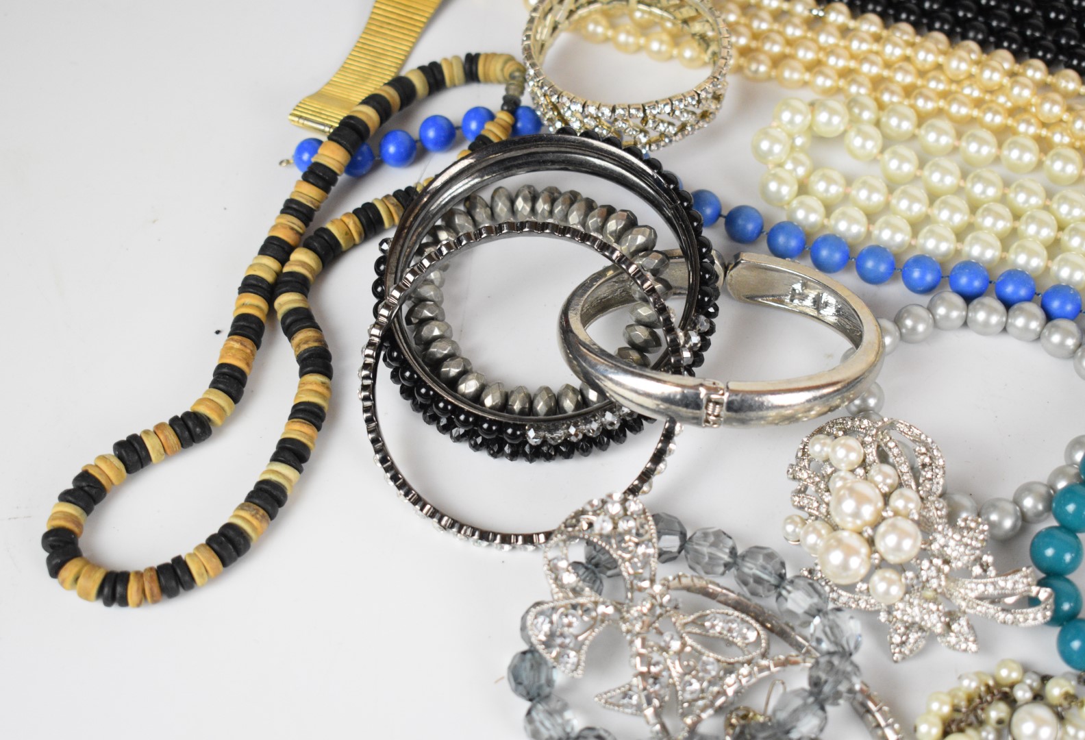 A collection of jewellery including silver ring, Kigu brooch, Swatch and other watches, vintage - Image 2 of 10
