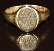 A 9ct gold signet ring, 2.7g, size M