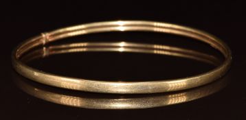 A 9ct gold bangle, 4.4g, 6.4cm