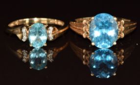 Two 9k gold rings, one set with topaz and the other glass, 5.7g, size O