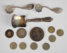 Pair of Victorian hallmarked silver novelty spoons formed as flowers with leaf handles, London 1854,