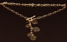 A 9ct gold necklace with heart pendants and T-bar clasp, 10.5g, 40cm