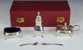 Cased Elizabeth II hallmarked silver three piece cruet set, with blue glass liners and two spoons to