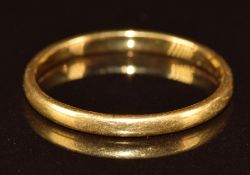 A 22ct gold wedding band / ring, 2.1g, size O