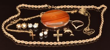 A 14k gold chain (1.7g), 9ct gold rope twist necklace, 9ct gold V shaped ring, 9ct gold cross, three