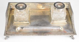 Walker & Hall Victorian hallmarked silver desk stand or standish with pierced gallery, raised on