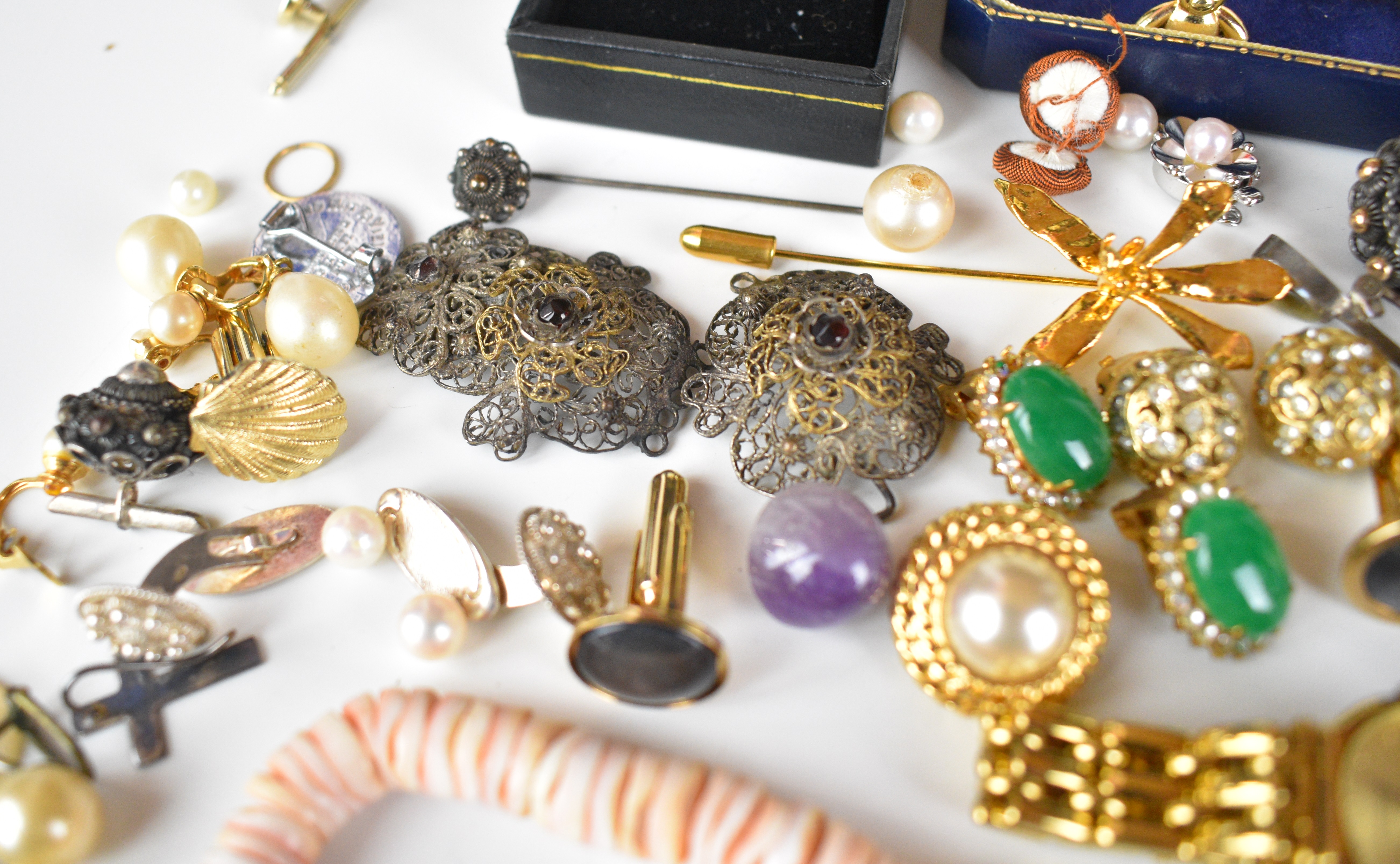 A collection of jewellery and watches including Raymond Weil watch, coral necklace, silver - Image 4 of 12