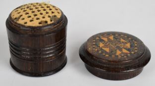 19thC Tunbridgeware nutmeg grater with screw top and bottom, H3.5cm