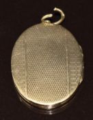 A 9ct gold locket with engine turned decoration, 5.3g