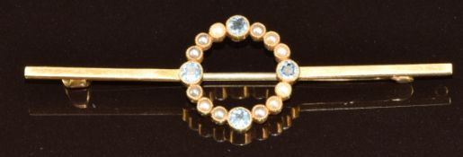 A 15ct gold brooch set with aquamarines and seed pearls, 3.6g, 6cm