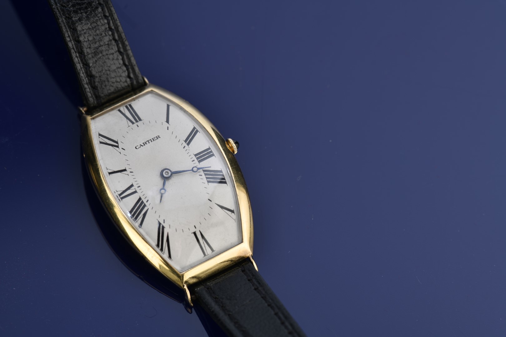 Cartier Tonneau 18ct gold gentleman's wristwatch with blued Breguet hands, silver dial, sapphire set - Image 4 of 14