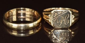 A 9ct gold wedding band / ring and a 9ct gold signet ring, 6.7g, size Q
