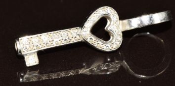 An 18ct white gold key pendant set with diamonds, 2.2g, 2.4cm
