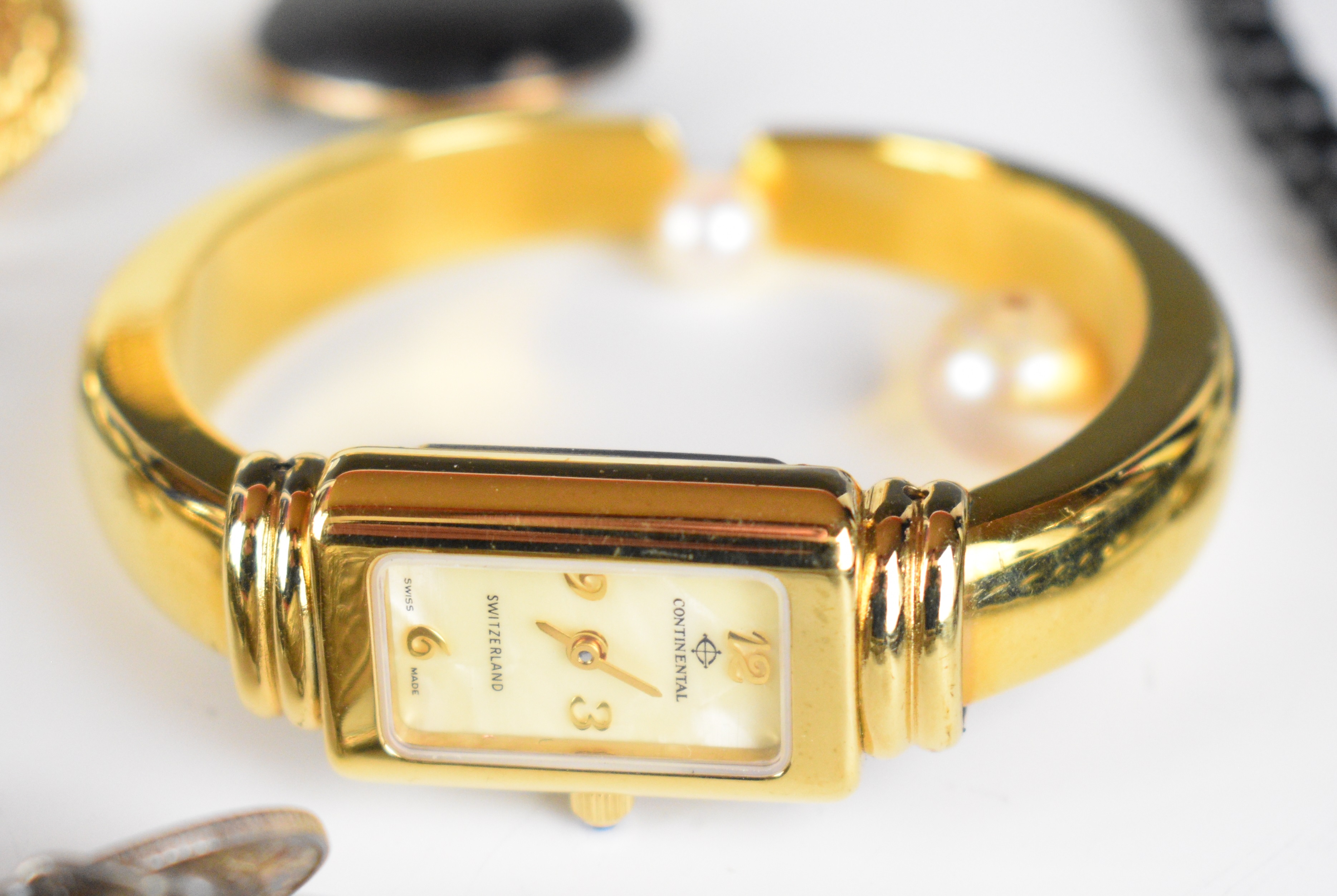 A collection of jewellery and watches including Raymond Weil watch, coral necklace, silver - Image 9 of 12
