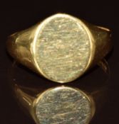 An 18ct gold signet ring, 6.5g, size V