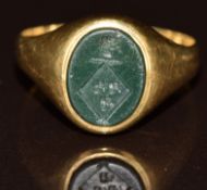 A yellow metal signet ring set with a hardstone intaglio seal, 4.4g, size G/H
