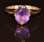 A 9ct gold ring set with an amethyst, 1.4g, size K