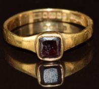 A 22ct gold ring set with a garnet, 2.4g, size M