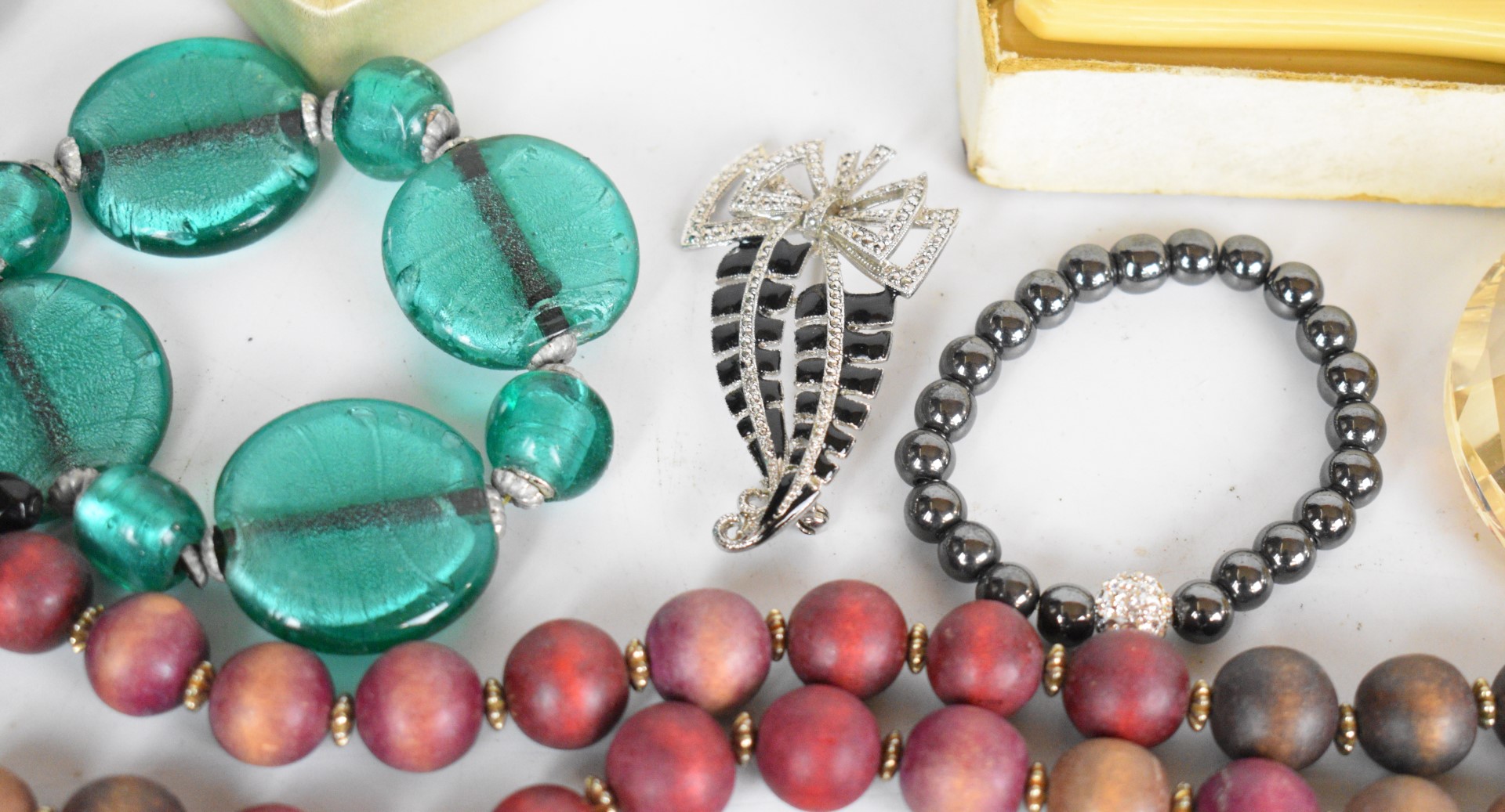 A collection of jewellery including silver ring, Kigu brooch, Swatch and other watches, vintage - Image 7 of 10