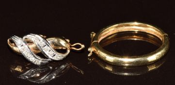 A 14k gold pearl clip set with diamonds (2.9g, 1.5cm) and a 14k gold clip (2.2g, 2.1cm)