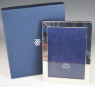 Modern hallmarked silver photograph frame to suit 7 x 5 inch photo, with blue velvet easel back,