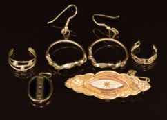 A 9ct gold brooch, two 9ct gold rings, 9ct gold pendant set with onyx, and a pair of 9ct gold