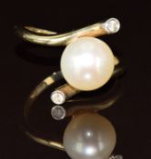 A 9ct gold ring set with a pearl and diamonds, 3.1g, size P