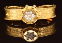 A c1900 Etruscan Revival 15ct gold scarf clip set with old cut diamonds, 7.2g, 3cm