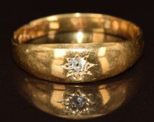 A c1900 18ct gold ring set with a diamond, 2.4g, size O