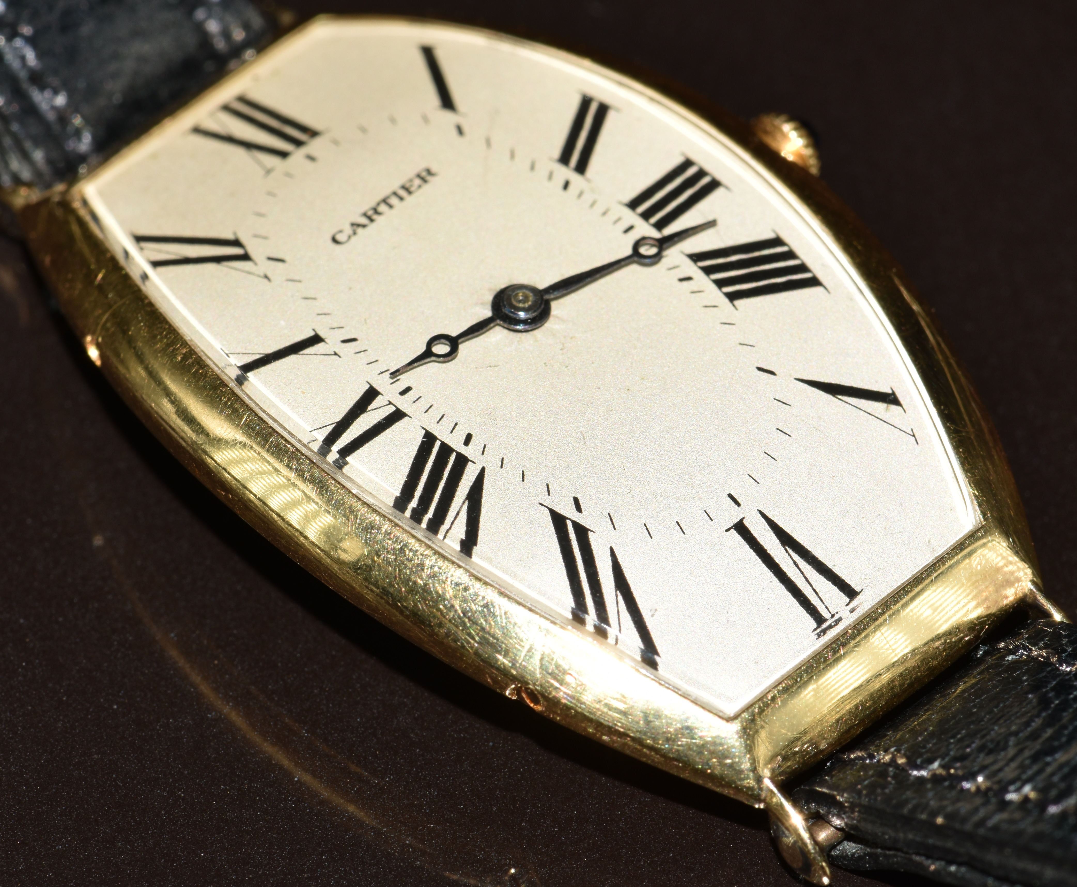 Cartier Tonneau 18ct gold gentleman's wristwatch with blued Breguet hands, silver dial, sapphire set - Image 5 of 14