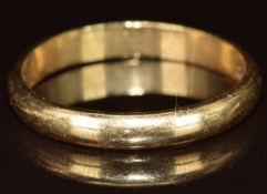 A 14k gold wedding band / ring, 4.6g, size Z