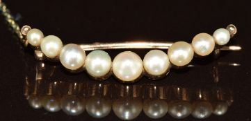 A 9ct gold brooch set with pearls in a crescent design, 3.8g, 3.2cm