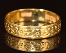 A 22ct gold ring with engraved floral decoration, 4.1g, size R