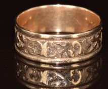 A 9ct rose gold ring with ivy decoration, engraved 1906, 2.7g, size O