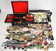 A collection of jewellery including silver christening bangle, Jewelcraft brooch, silver ring set