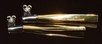 A pair of bi-coloured 18ct gold earrings, 4.2g, 5.2cm