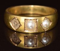 An 18ct gold ring set with two split pearls (one missing), 7g, size Q