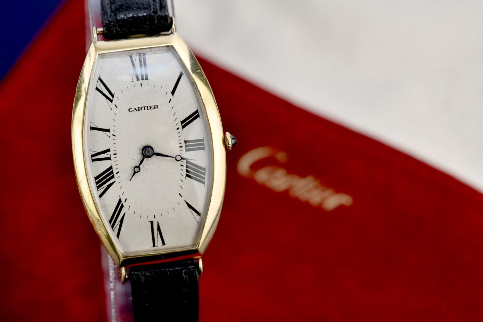 Cartier Tonneau 18ct gold gentleman's wristwatch with blued Breguet hands, silver dial, sapphire set - Image 3 of 14