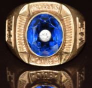 A 9ct gold ring set with a synthetic sapphire, 9g, size U