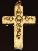 A yellow metal cross pendant with textured decoration (testing as 18k), 13g, 5.5 x 3.5cm