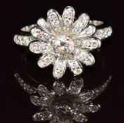 Christian Dior Milly Sous La Neige Marguerite 18ct gold ring set with diamonds in the form of a