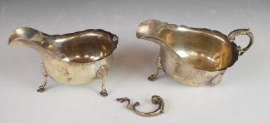 Pair of Edward VII hallmarked silver sauce boats with shaped edges, scroll handles and raised on