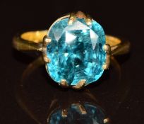 A yellow metal ring set with a zircon, 2.7g, size C