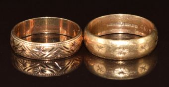 Two 9ct gold bands with engraved decoration, 7.2g, size O