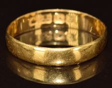 A 22ct gold wedding band / ring, 2g, size P