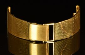 Yellow metal wristwatch bracelet or strap with 'M' maker's mark, to fit 19mm lugs, 15cm long, 10.8g.