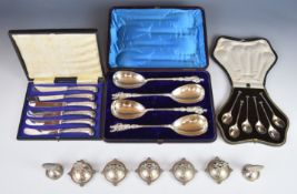 Cased set of hallmarked silver seal top teaspoons, Sheffield 1932, maker Cooper Brothers & Sons Ltd,