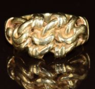 A 9ct gold ring with chain link decoration, 5.9g, size K